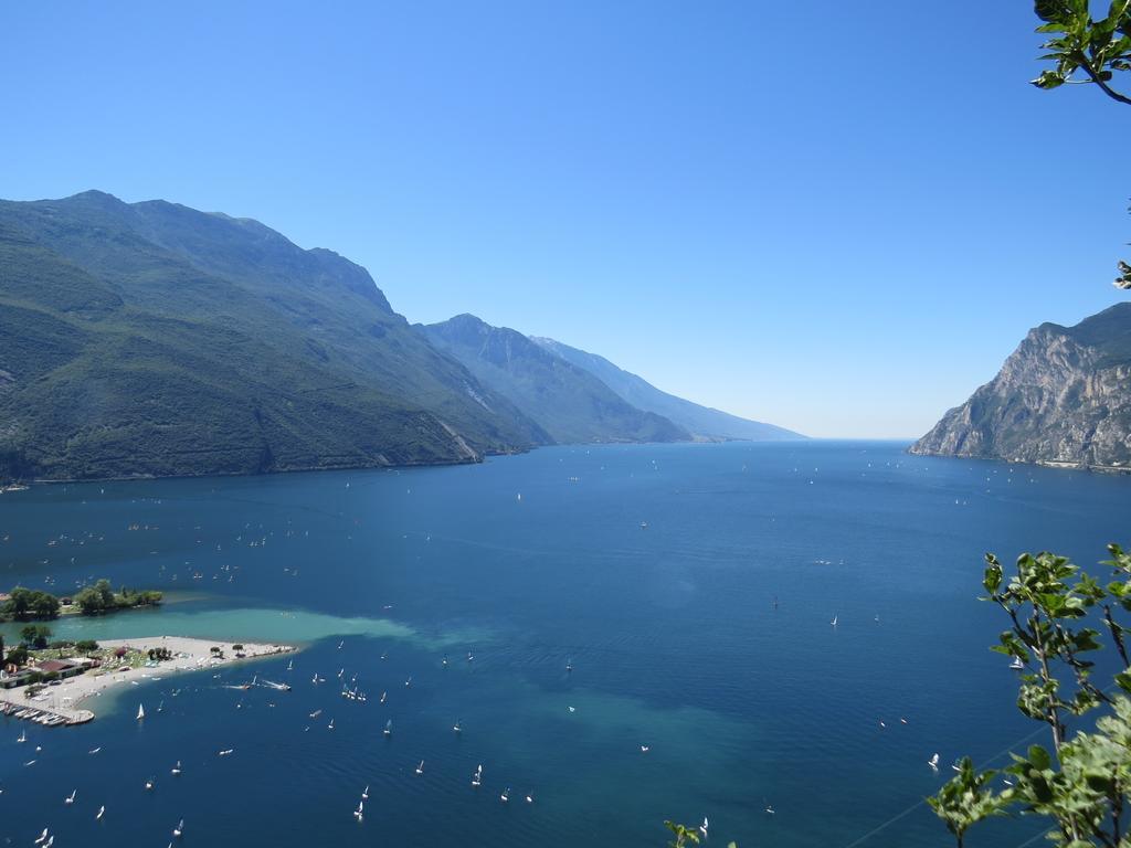 Hotel Villa Claudia Torbole Sul Garda Exterior photo