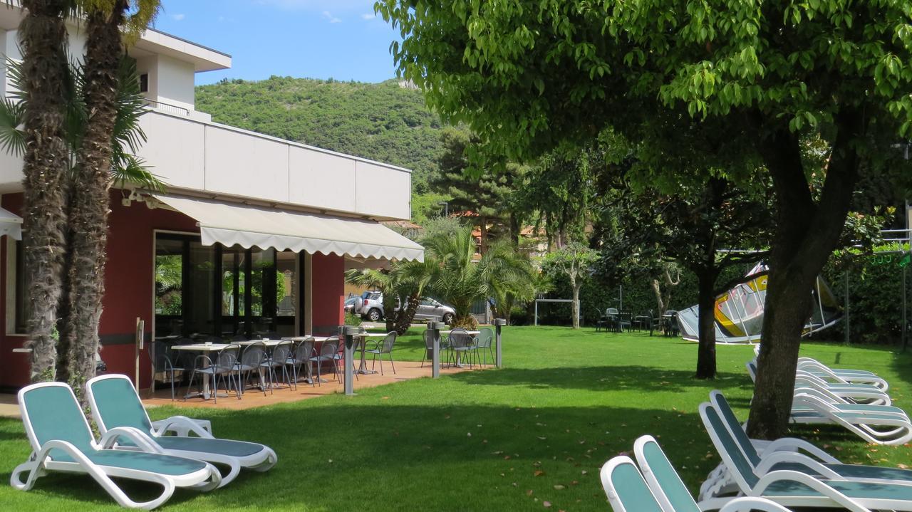 Hotel Villa Claudia Torbole Sul Garda Exterior photo